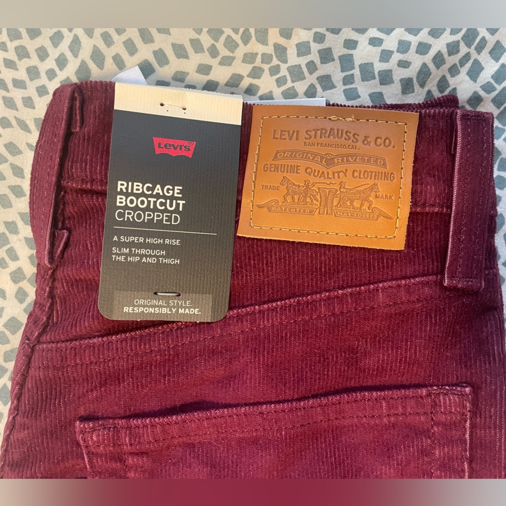 W’s Levi’s Ribcage Corduroy Bootcut Cropped Pants Size 29
